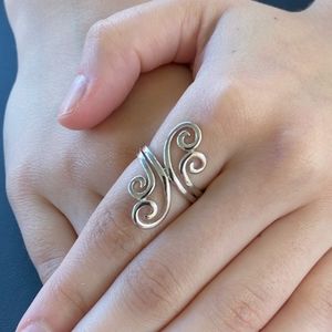 Elegant Swirl Silver Ring